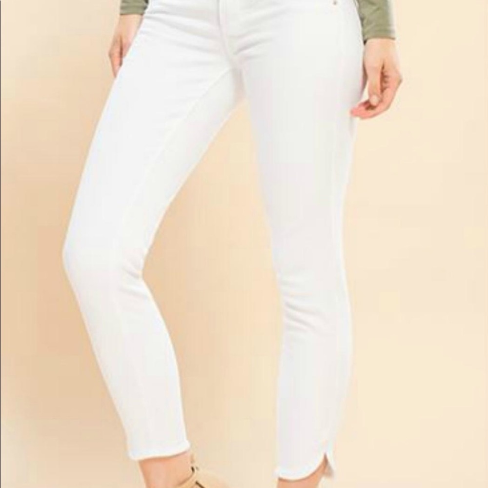 YMI Wannabettabutt White Jeans with tulip hemline